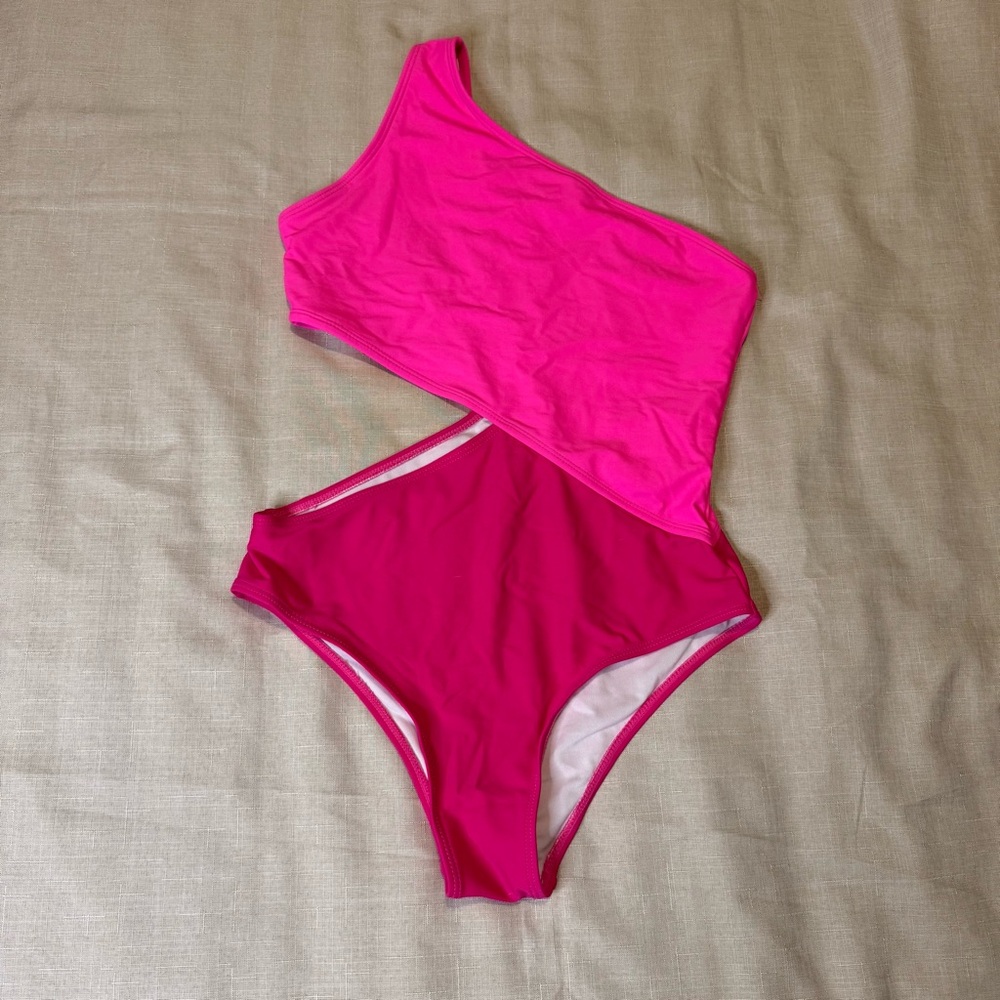 ✨ SUMMER STEAL Hot Pink One-Shoulder Swimsuit - Size M ✨